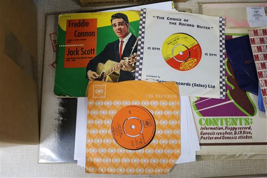 A box of 100+ 45RPM Northern Soul, Reggae & Pop singles